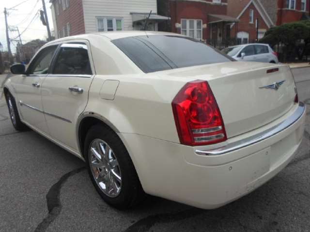 2008 Chrysler 300 C HEMI 4dr Sedan